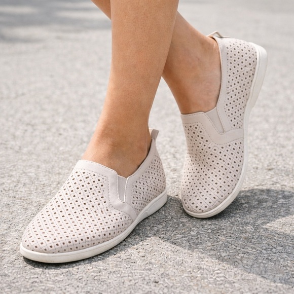 easy street Shoes - Easy Street Women's Round Oxford Slip-On Shoes - Champagne